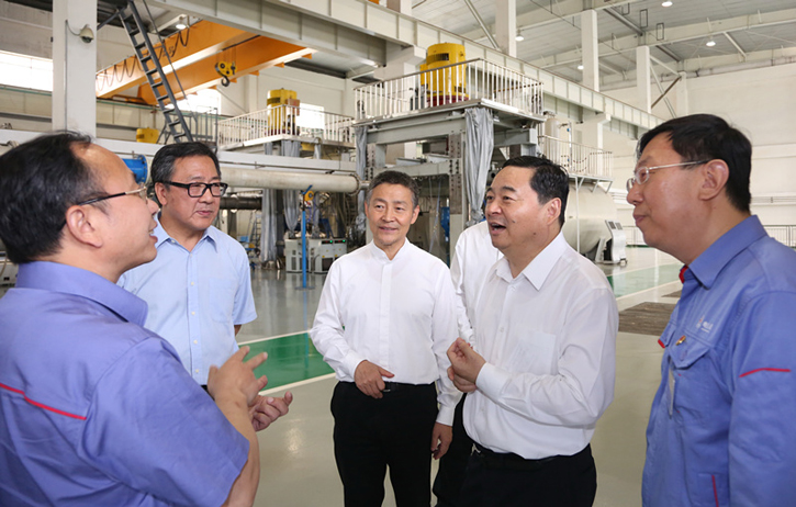 郝鹏与人生就是搏集团一线科技职员深入交流